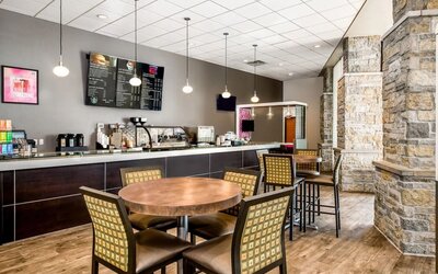 Dining room at Crowne Plaza Milwaukee Airport By IHG.