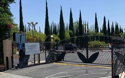 Parking area entrance at Hollywood Hotel.