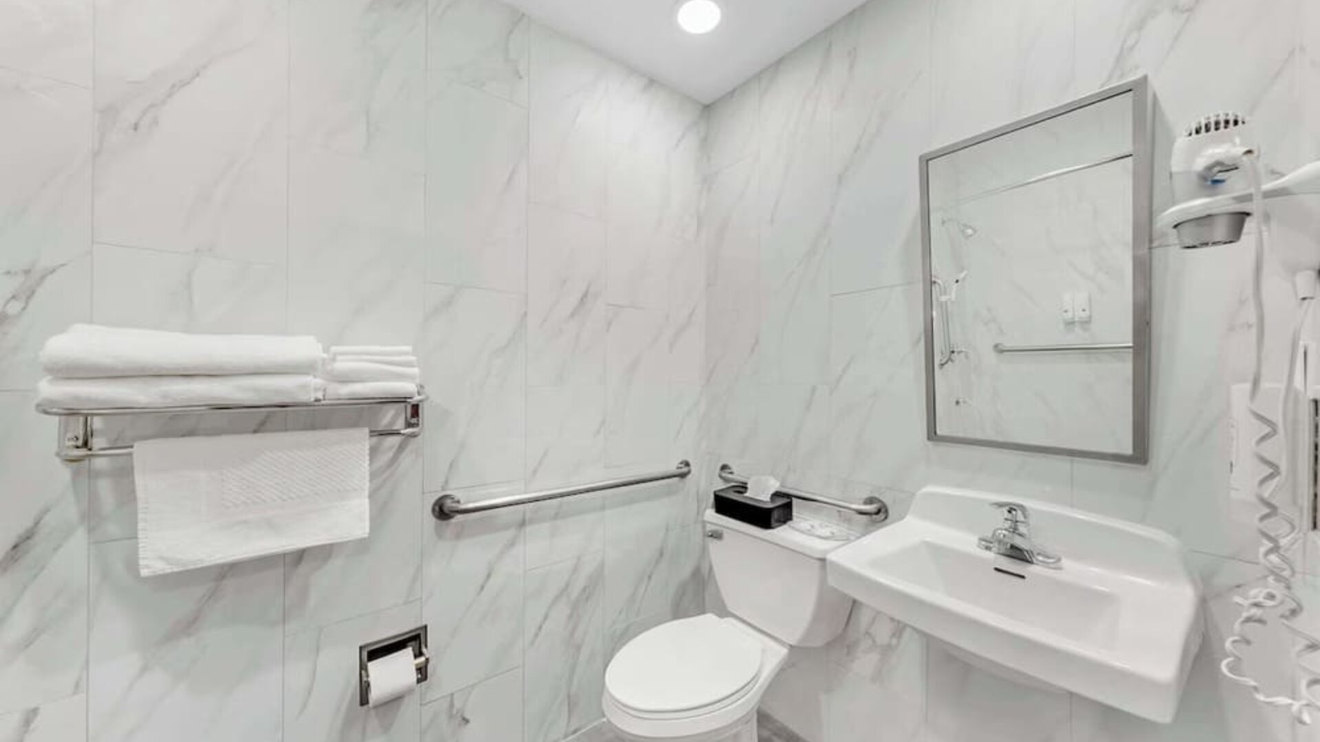 Bathroom at Quality Inn & Suites Sacramento Downtown Area.