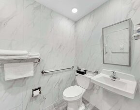 Bathroom at Quality Inn & Suites Sacramento Downtown Area.