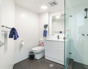 Guest bathroom at Motel 10.