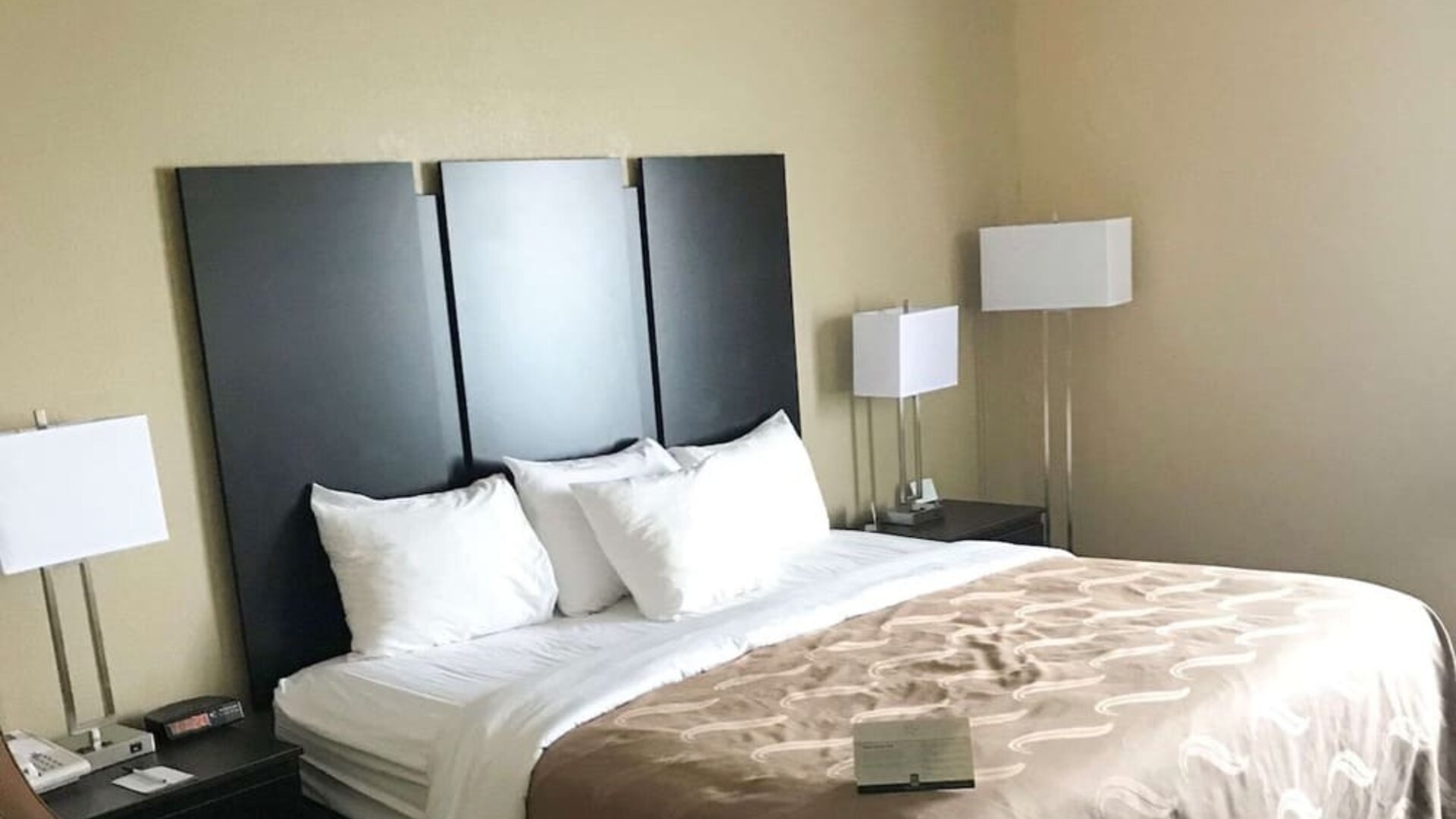 Day use room at Quality Inn & Suites Mendota Near I-39.