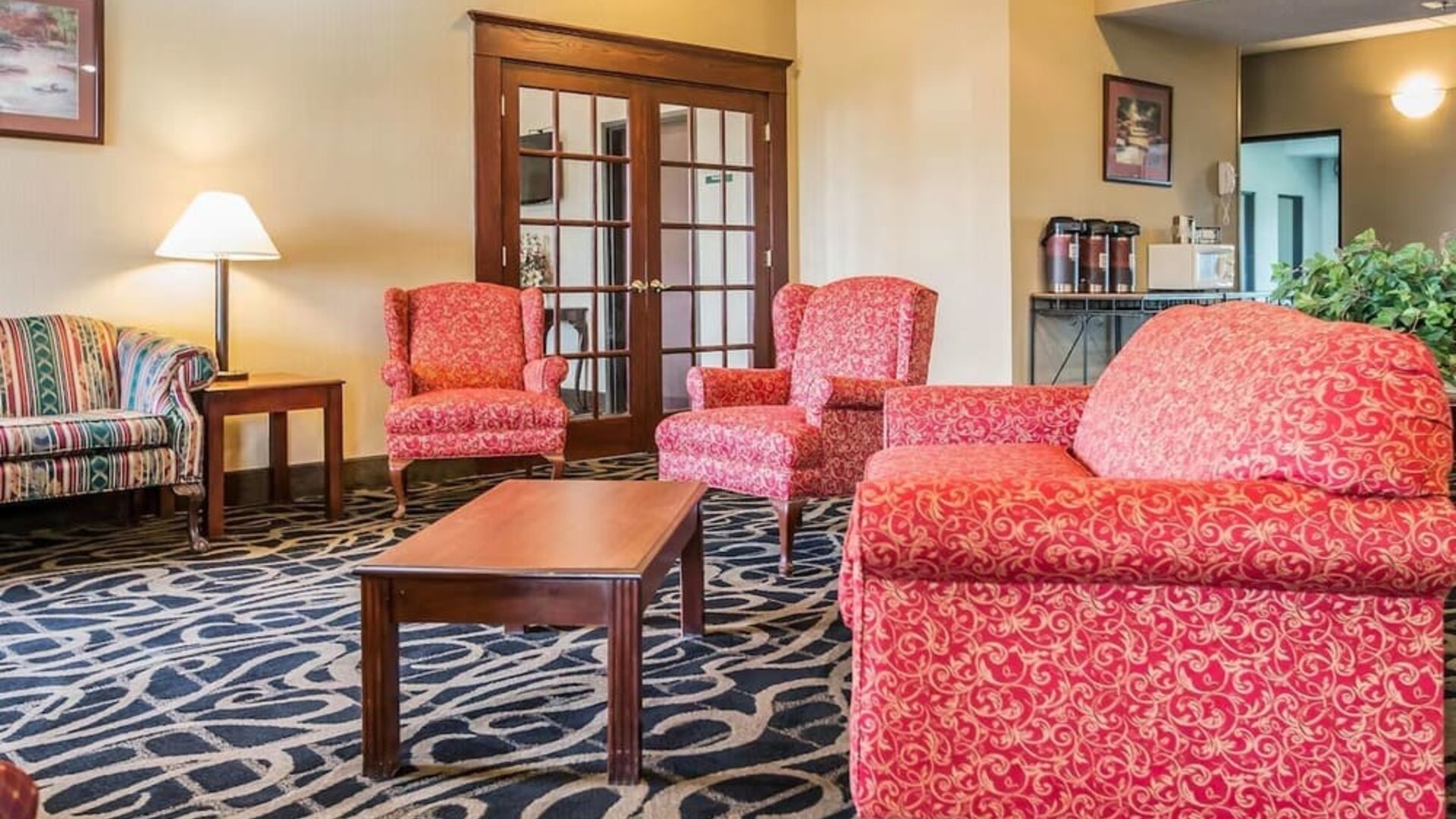 Lobby and lounge at Quality Inn & Suites Mendota Near I-39.