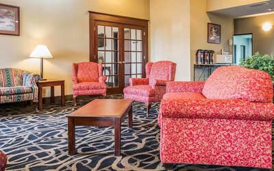 Lobby and lounge at Quality Inn & Suites Mendota Near I-39.