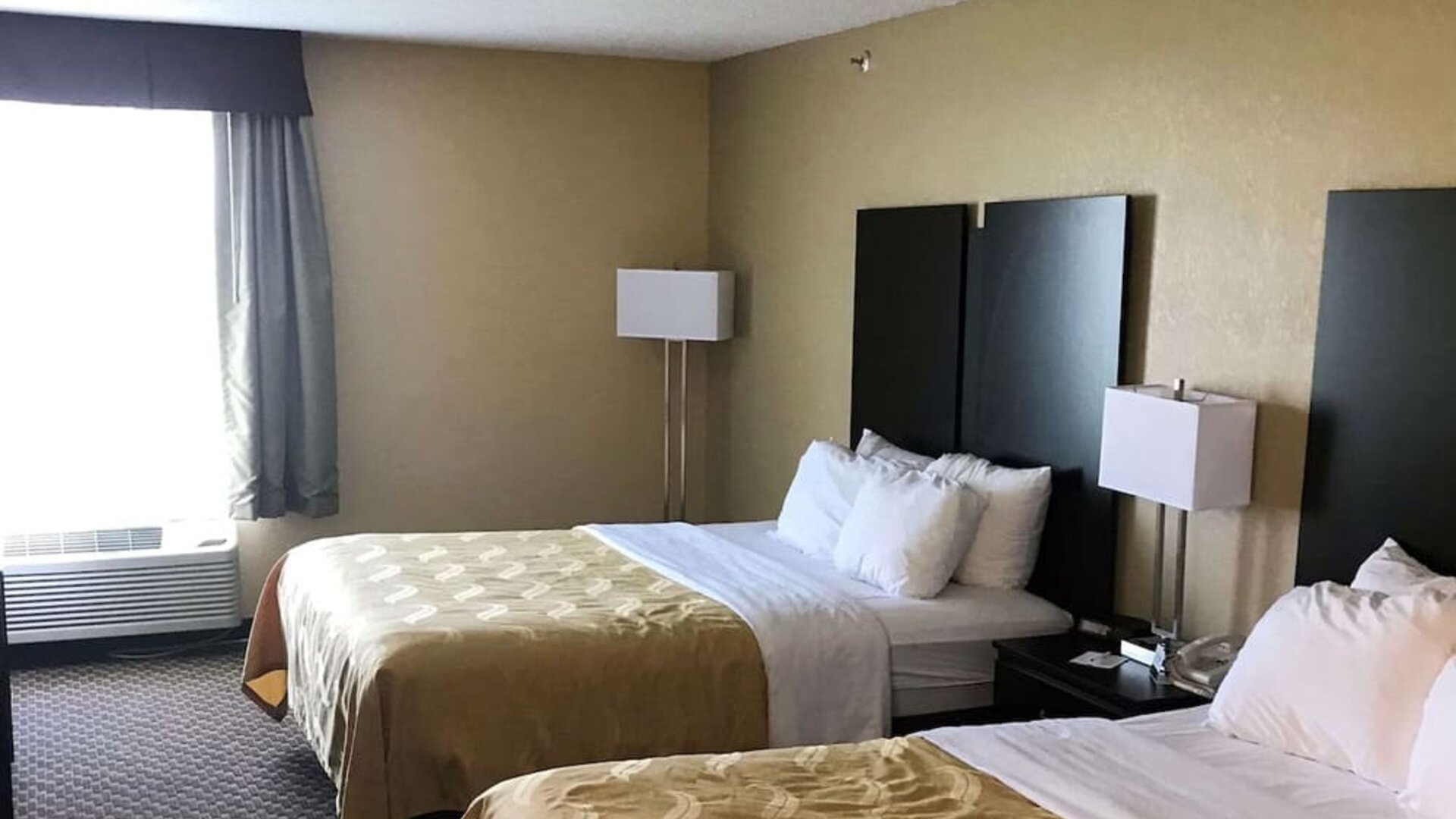 Day use room at Quality Inn & Suites Mendota Near I-39.