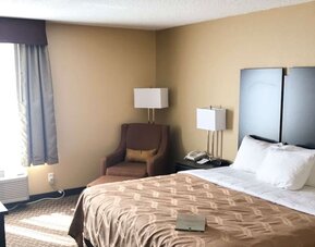 Day use room at Quality Inn & Suites Mendota Near I-39.