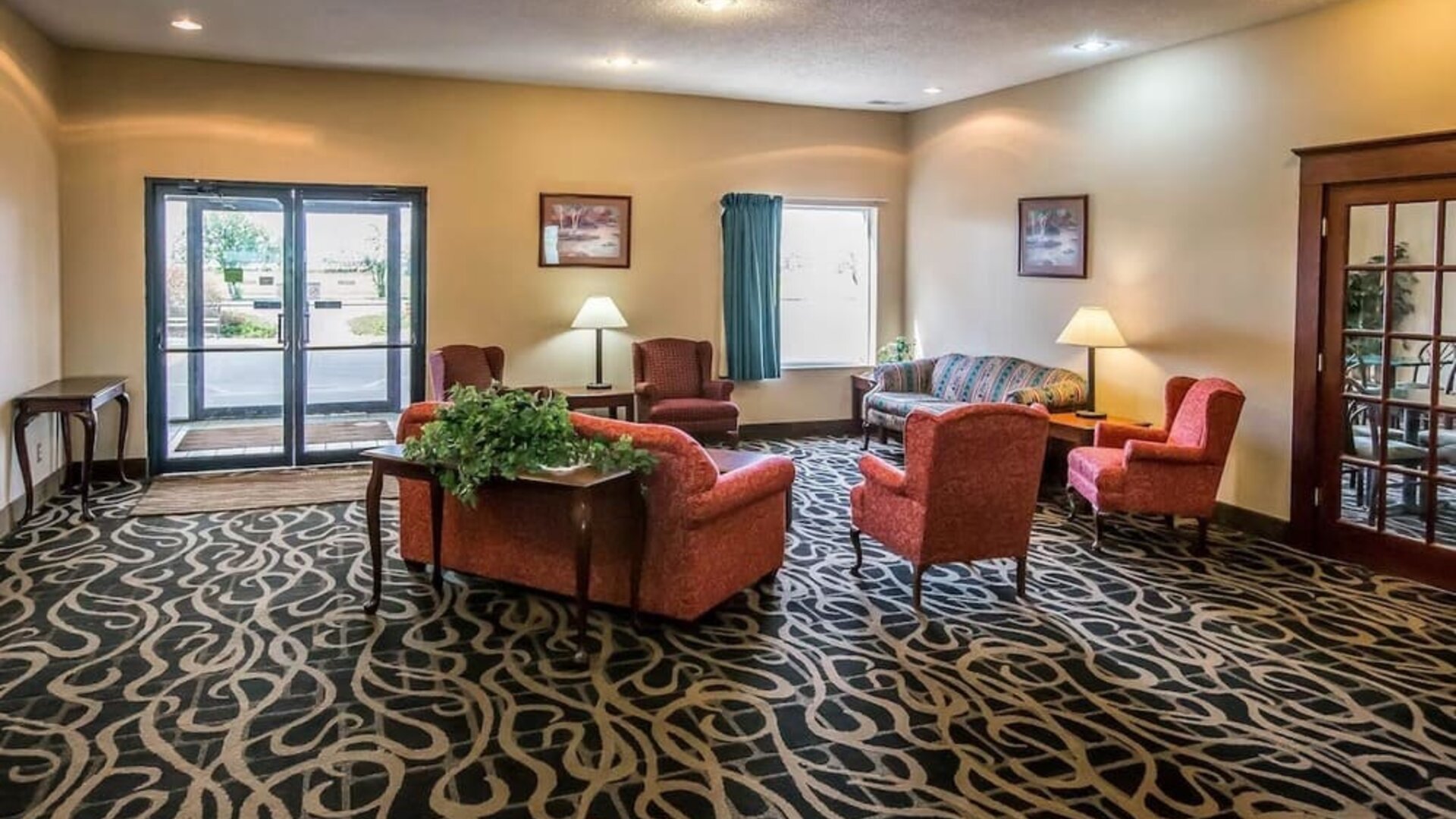 Lobby and lounge at Quality Inn & Suites Mendota Near I-39.