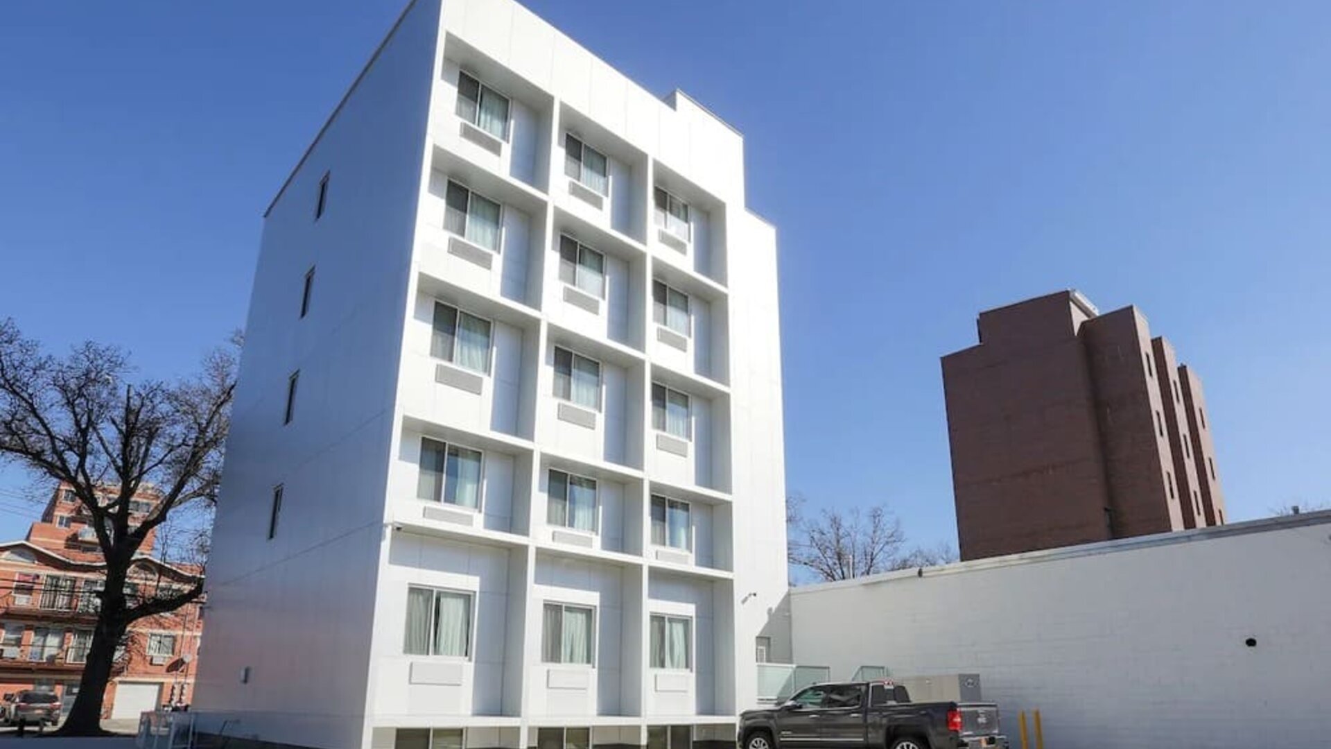 Parking at Grandview Hotel New York.