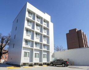 Parking at Grandview Hotel New York.