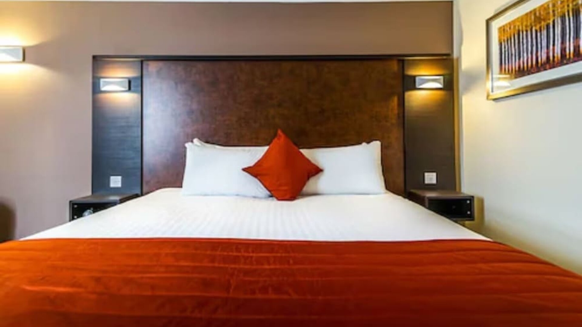 Day room at Dragonfly Hotel Colchester - Surya Hotels.