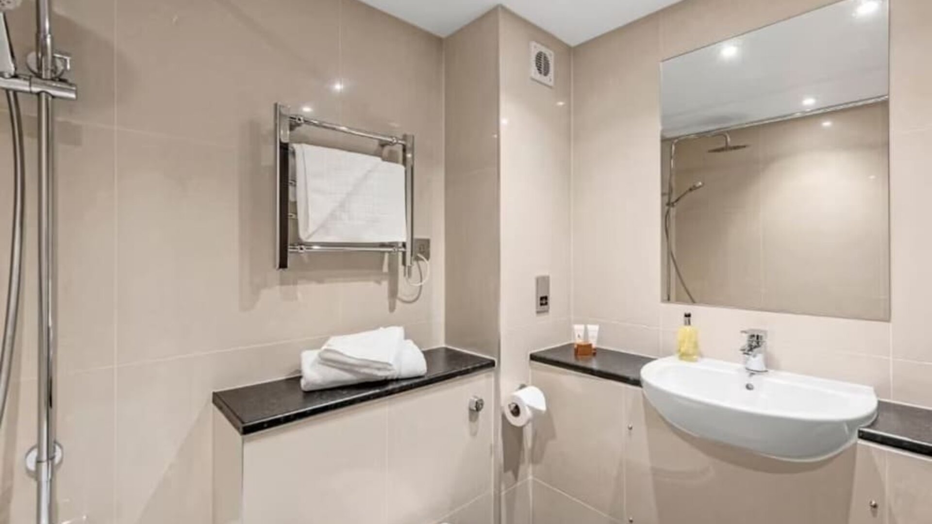 Bathroom at Dragonfly Hotel King's Lynn - Surya Hotels.