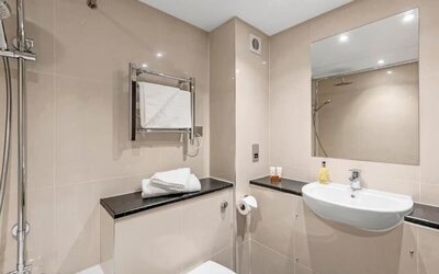 Bathroom at Dragonfly Hotel King's Lynn - Surya Hotels.