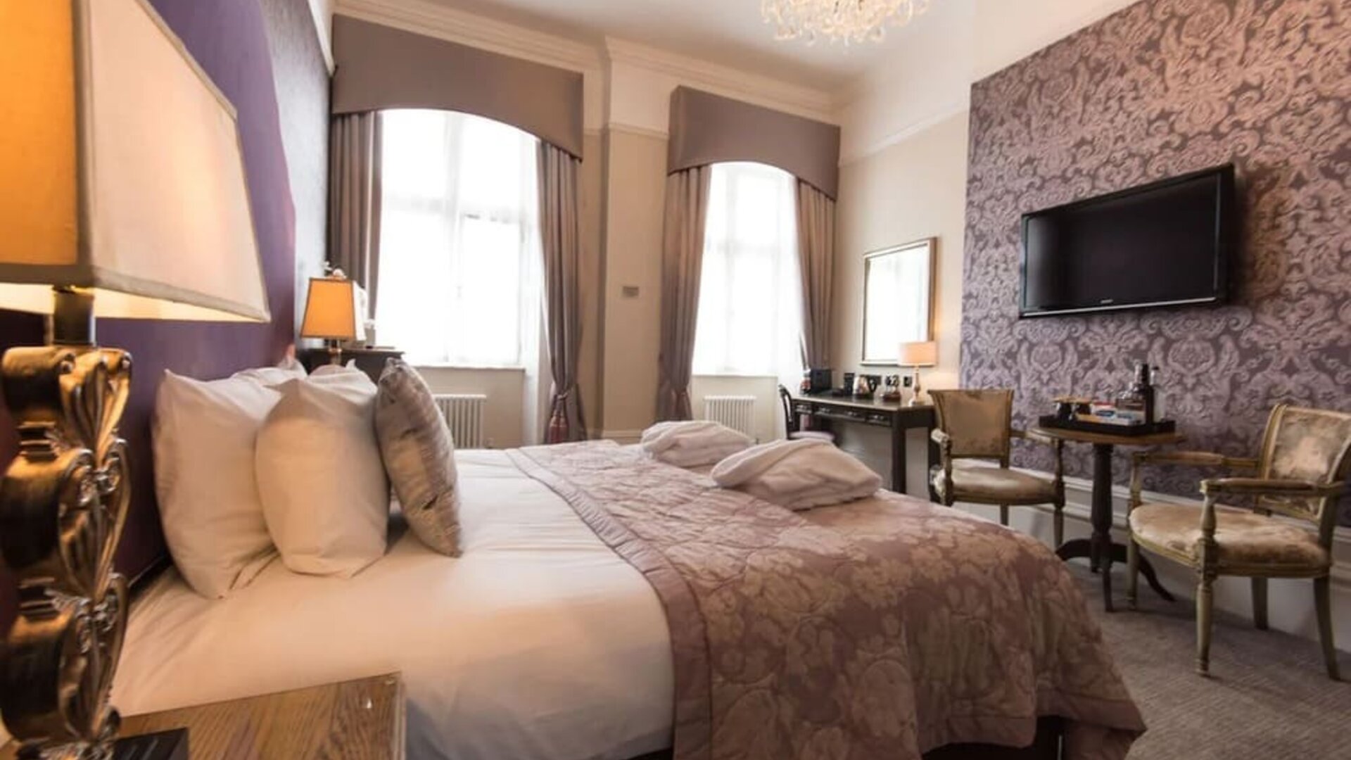 Day room at  The Duke's Head Hotel - Surya Hotels.