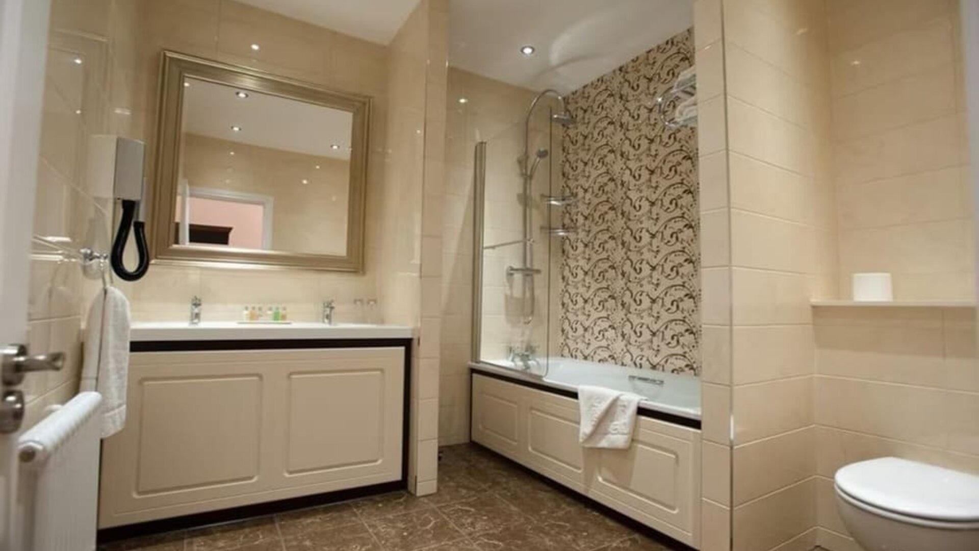 Bathroom at The Duke's Head Hotel - Surya Hotels.