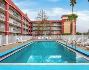 Outdoor pool at Developer Inn Downtown Orlando.