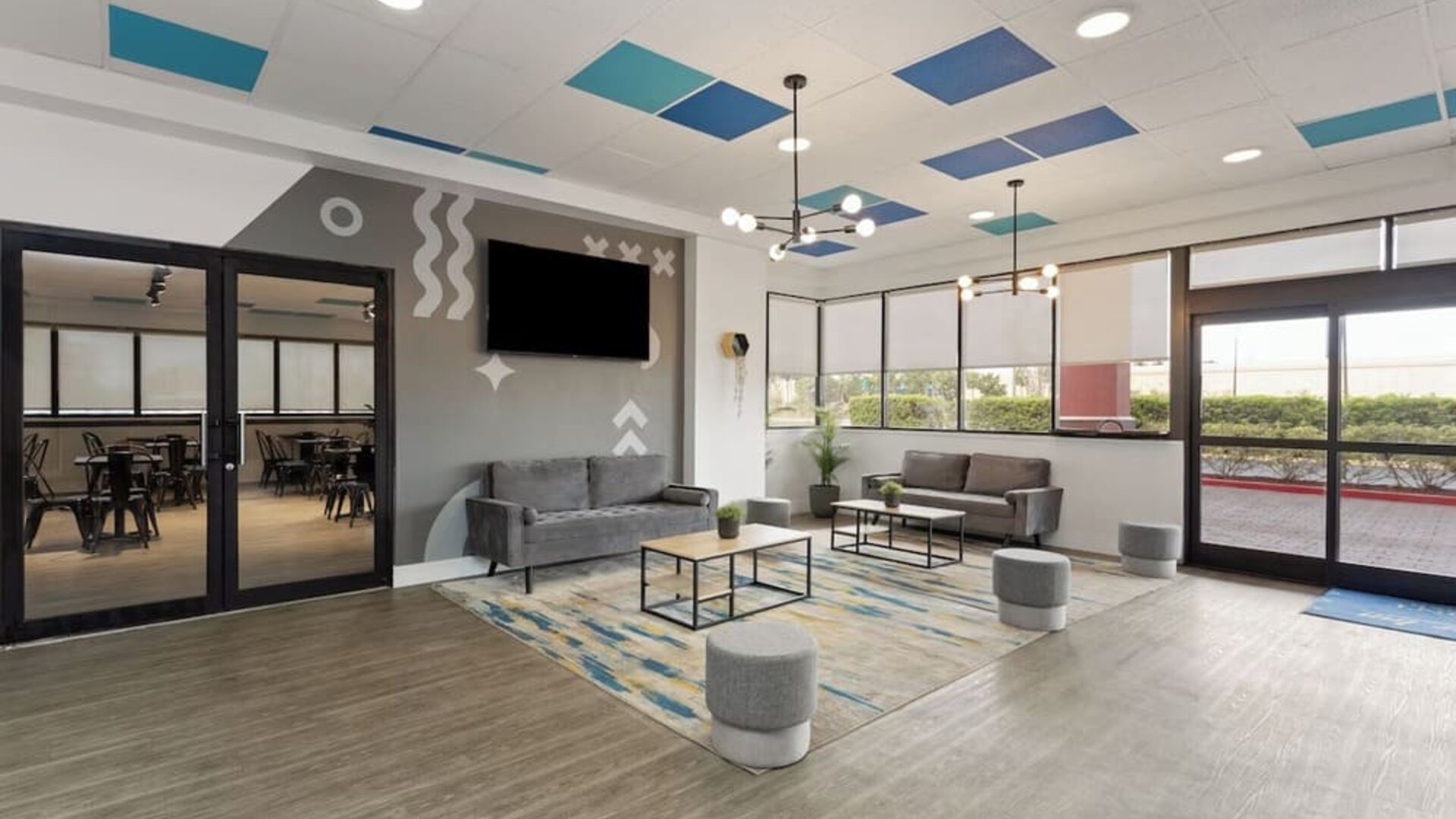 Lobby seating at Developer Inn Downtown Orlando.