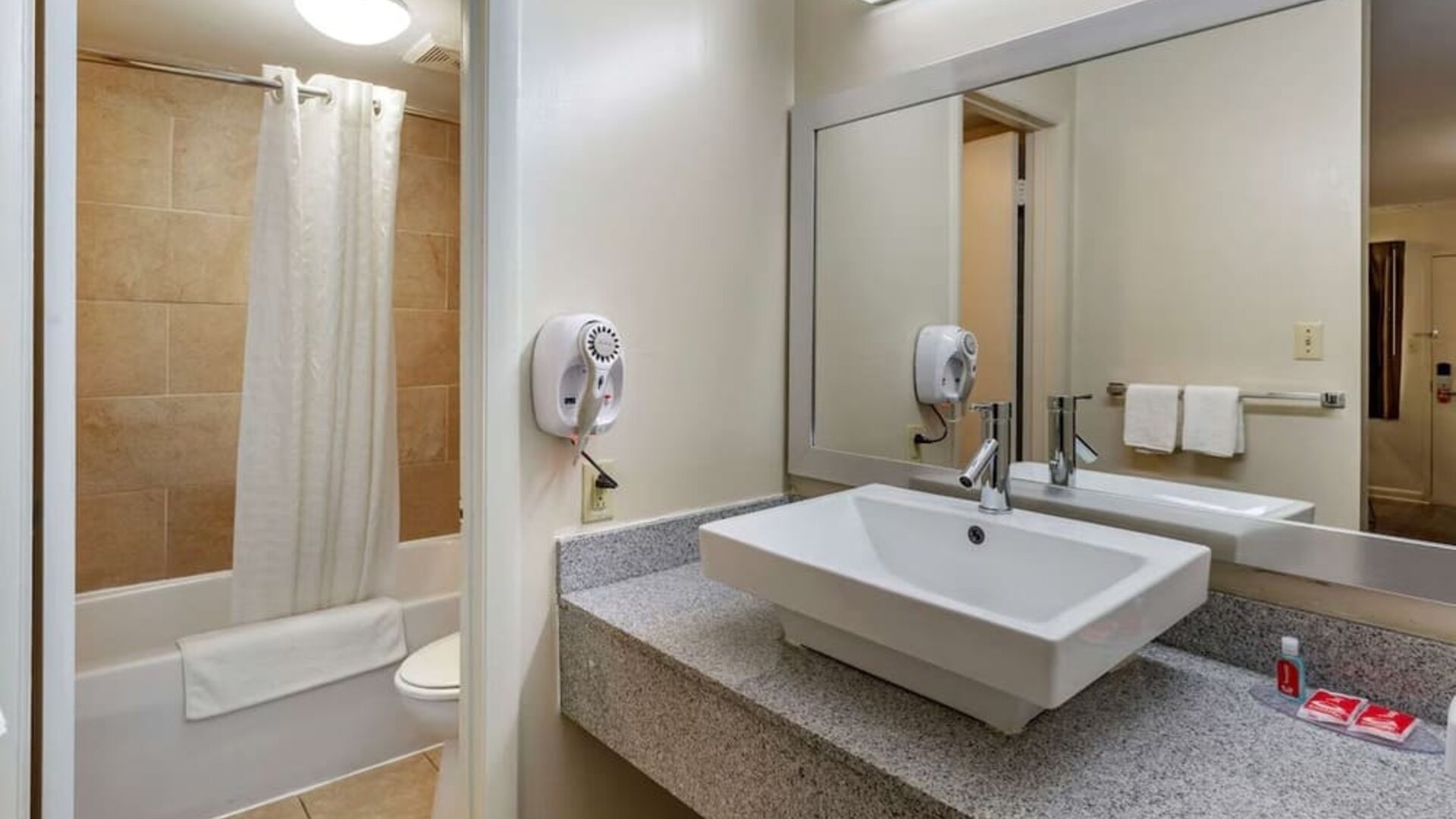 Bathroom at Econo Lodge Charlottesville North - University Area.