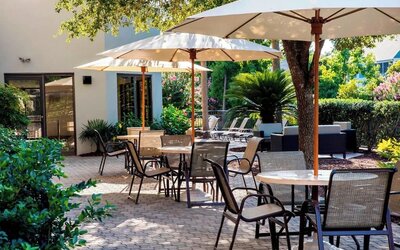 Dining at Courtyard by Marriott Myrtle Beach Barefoot Landing.