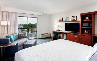 Day room at Courtyard by Marriott Myrtle Beach Barefoot Landing.