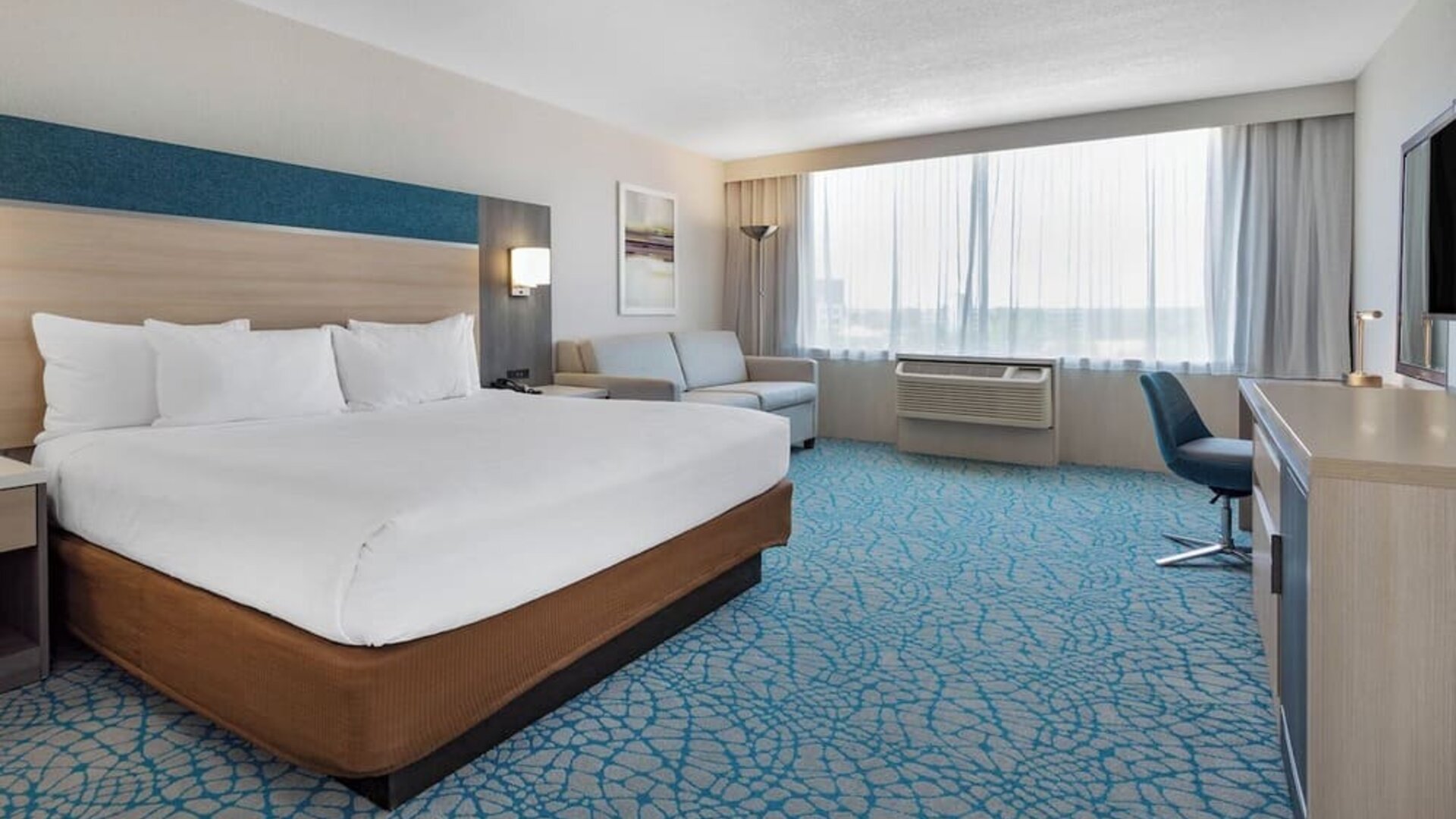 Day room at Holiday Inn Resort Kissimmee By The Parks By IHG.