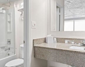 Bathroom with towels at Baymont By Wyndham Jacksonville Airport.