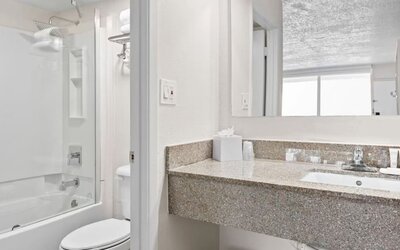 Bathroom with towels at Baymont By Wyndham Jacksonville Airport.