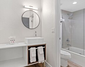 Bathroom with towels at Baymont By Wyndham Jacksonville Airport.