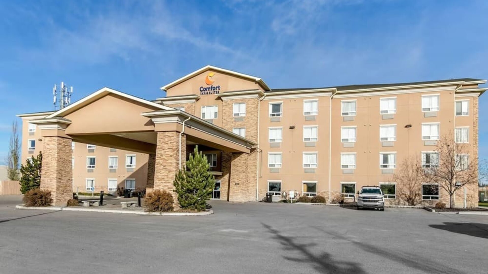 Exterior at Comfort Inn & Suites Airdrie.