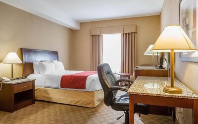 Day room at Comfort Inn & Suites Airdrie.