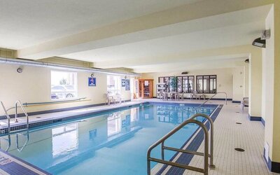Indoor pool at Comfort Inn & Suites Airdrie.