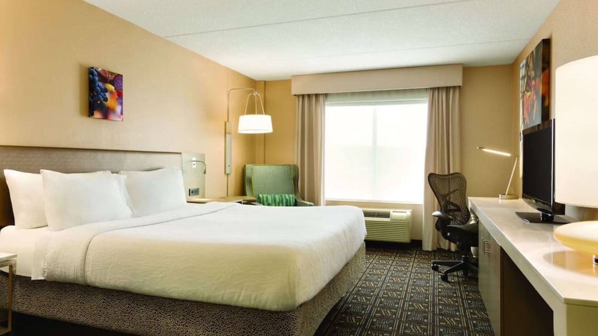 Day room at Hilton Garden Inn Niagara-on-the-Lake.