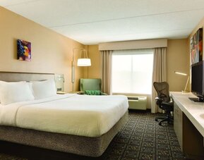 Day room at Hilton Garden Inn Niagara-on-the-Lake.