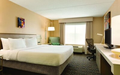 Day room at Hilton Garden Inn Niagara-on-the-Lake.