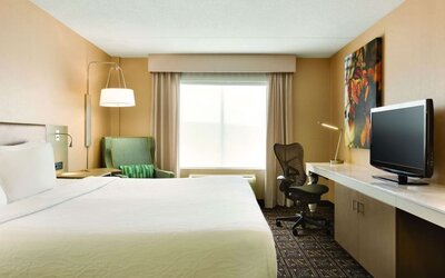 Day room at Hilton Garden Inn Niagara-on-the-Lake.