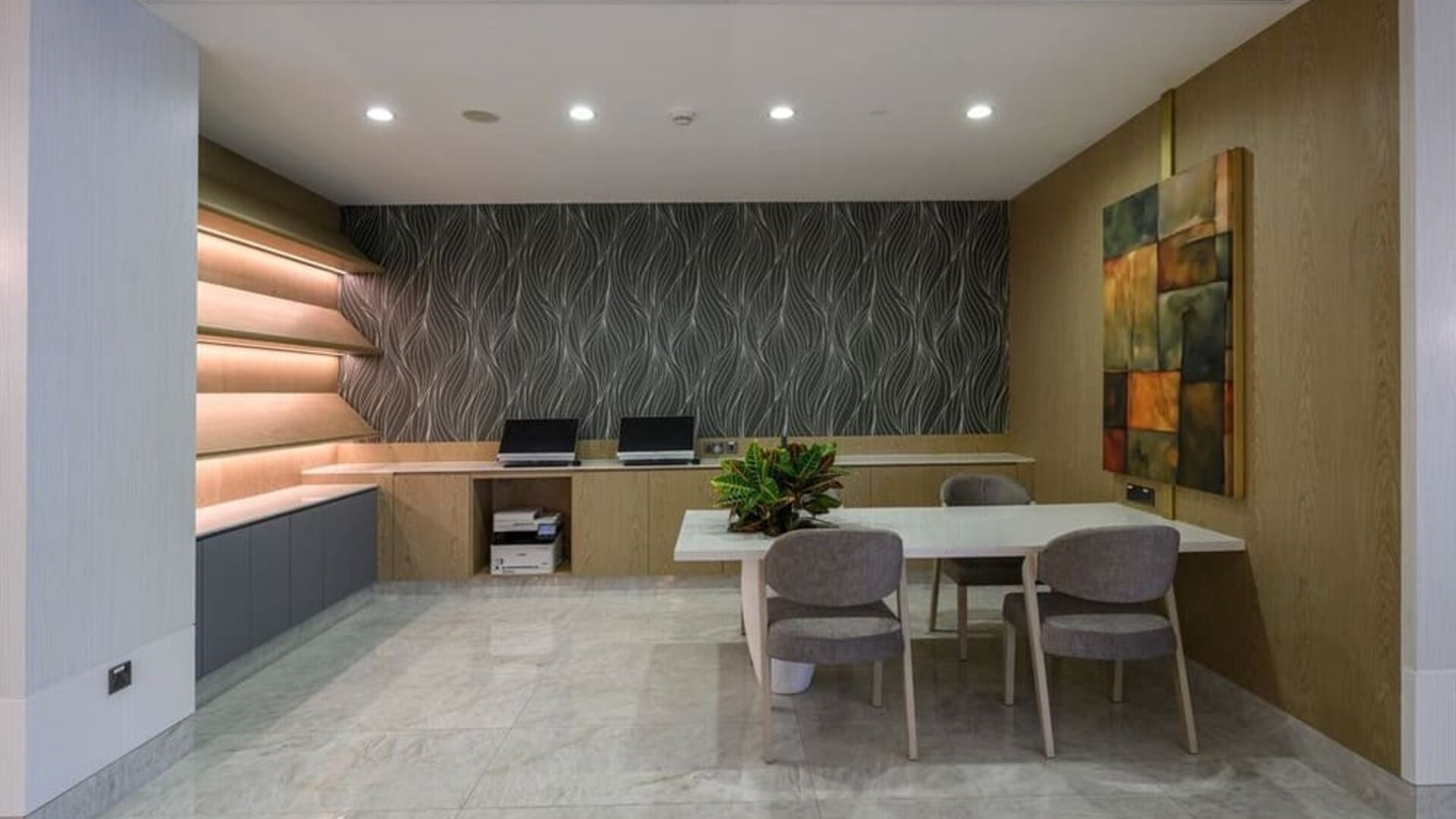 Work space at DoubleTree By Hilton Jeddah Al Andalus Mall.