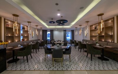 Dining area at DoubleTree By Hilton Jeddah Al Andalus Mall.