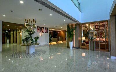 Lobby at DoubleTree By Hilton Jeddah Al Andalus Mall.