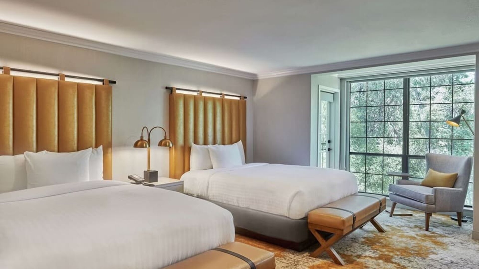 Two beds at The Inn At Saratoga, Tapestry Collection By Hilton.
