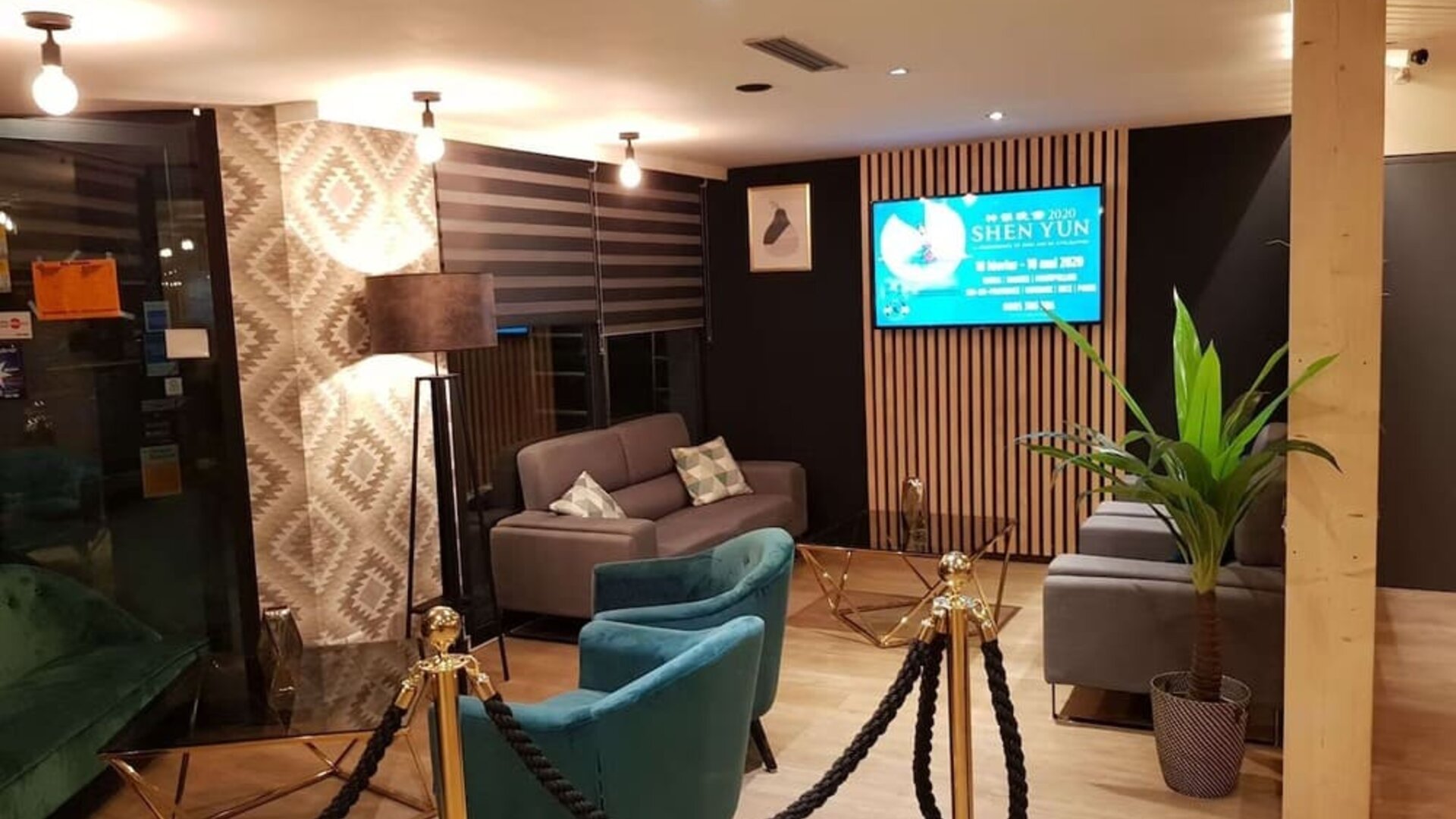 Lobby area at EUROHOTEL Airport Orly Rungis.