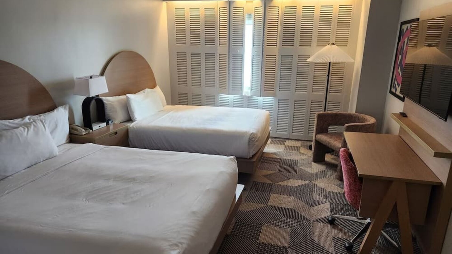 Day use room with work desk at Miami International Airport Hotel.