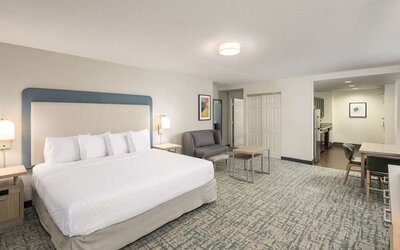 Day room at Homewood Suites By Hilton Miami Airport-Blue Lagoon.