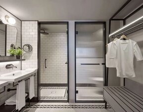 Bathroom at Canopy By Hilton Madrid Castellana.
