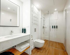 Bathroom at Hilton Garden Inn Radom.