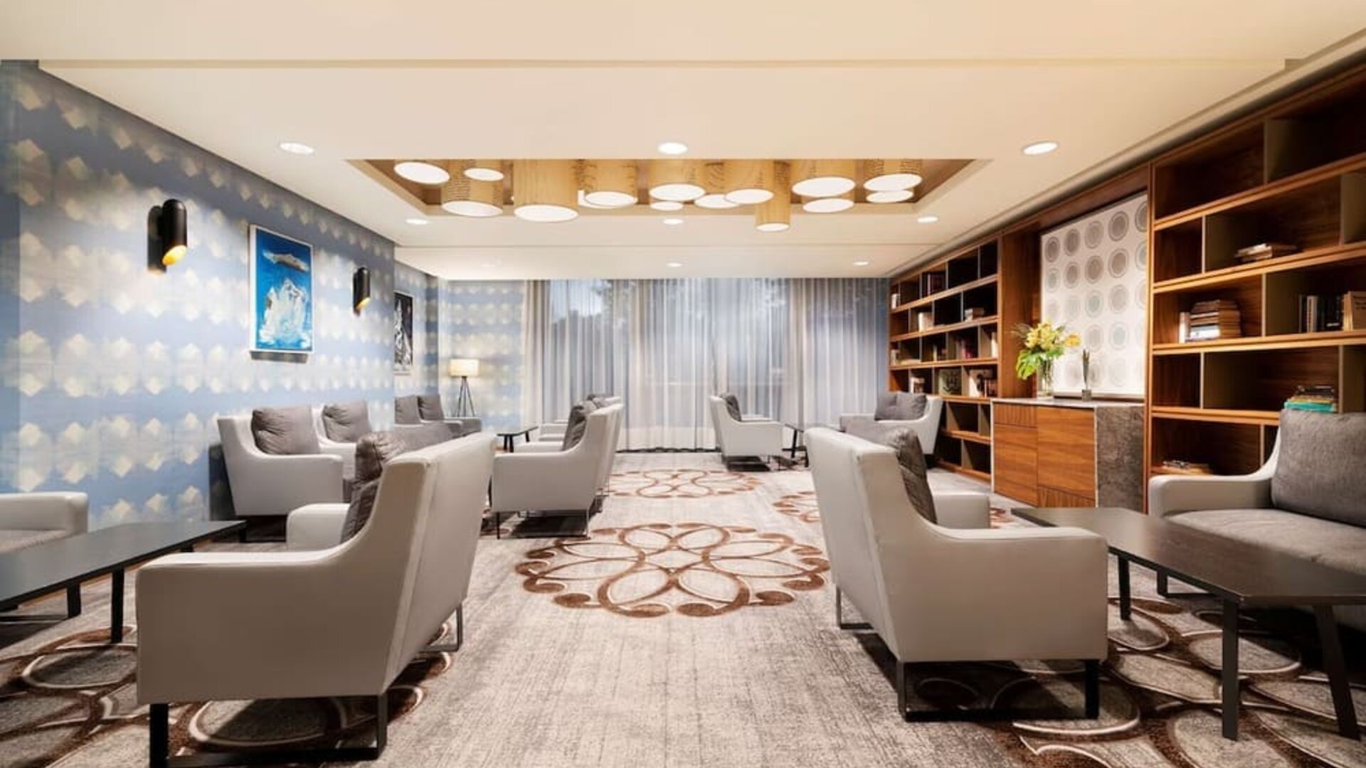 Lobby seating at DoubleTree By Hilton Krakow Hotel & Convention Center.