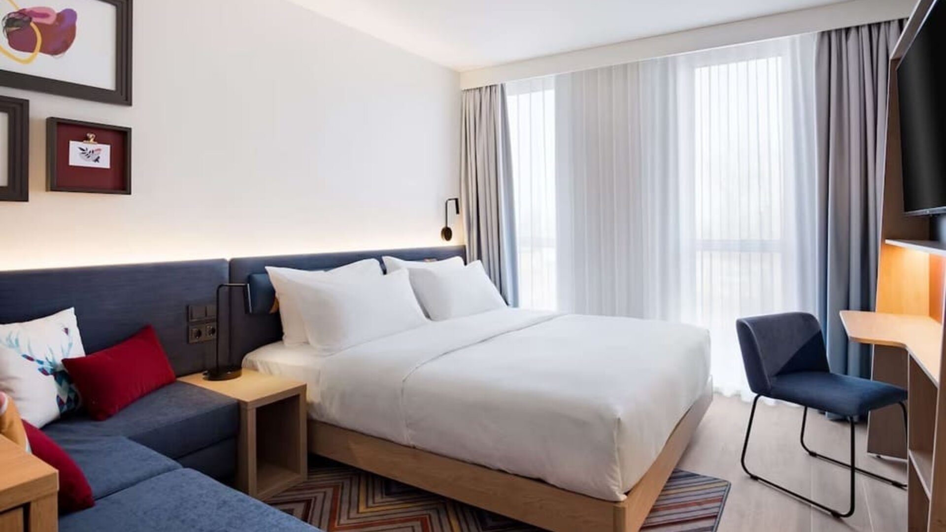 Day room at Hampton By Hilton Riga Airport.