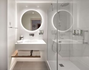Bathroom at Hampton By Hilton Riga Airport.