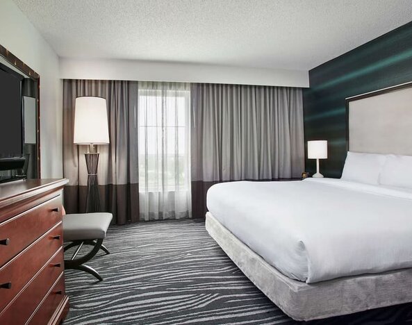 Day room at Embassy Suites By Hilton Orlando Airport.