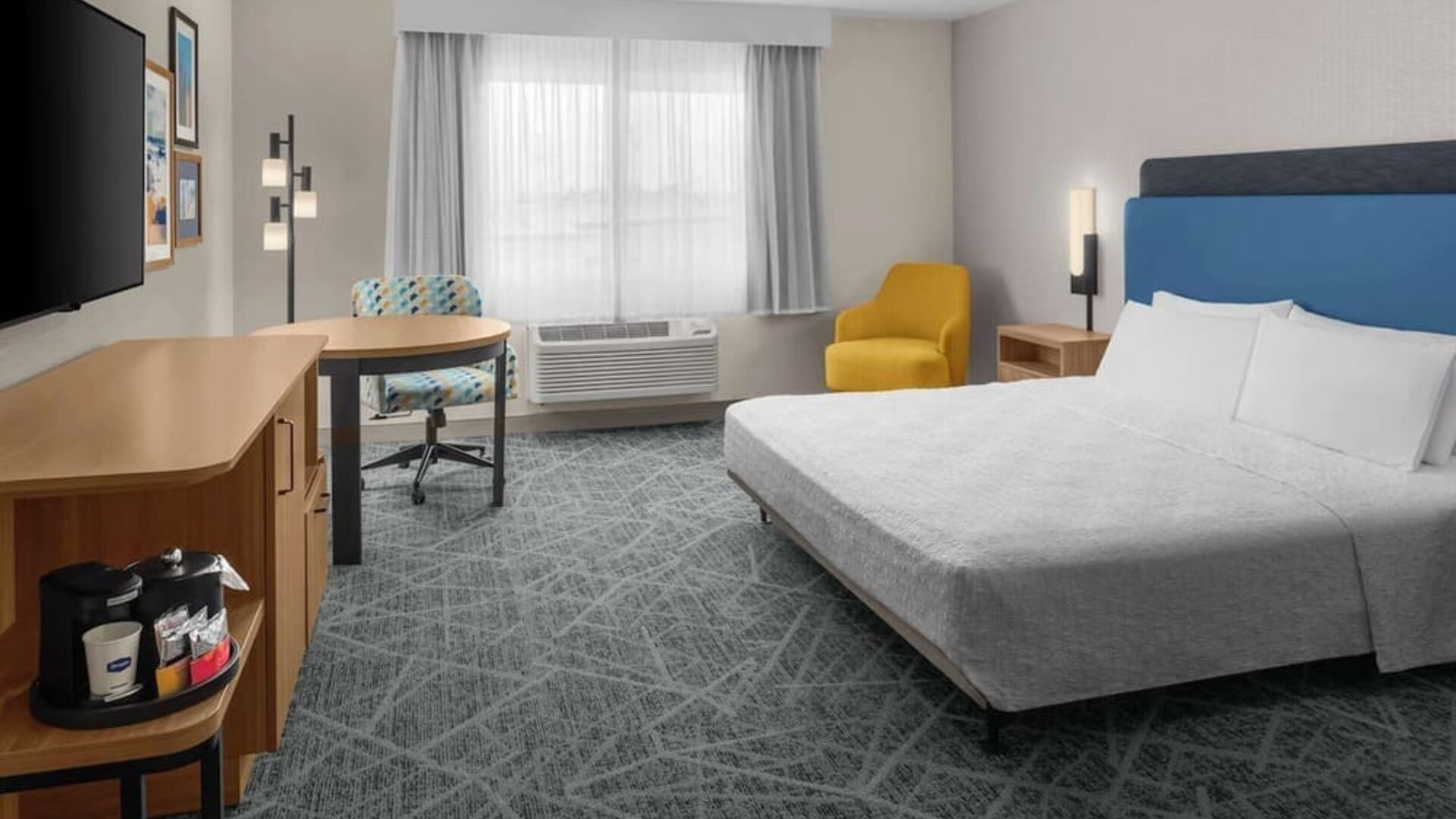 Day room at Hampton Inn By Hilton Costa Mesa Newport Beach.