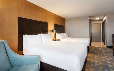 Day room at DoubleTree By Hilton Pointe Claire Montreal Airport West.