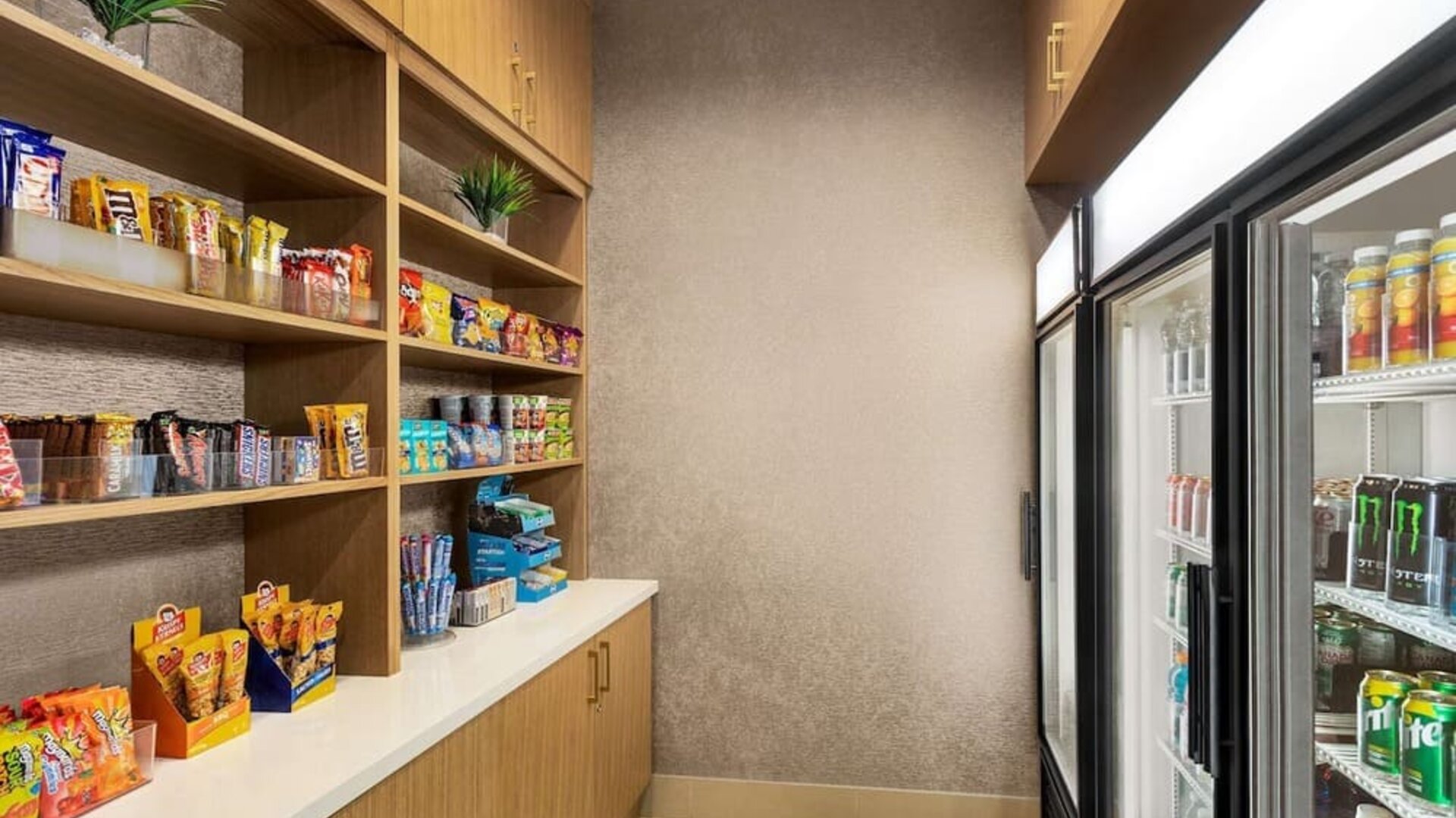 Snack bar at DoubleTree By Hilton Pointe Claire Montreal Airport West.